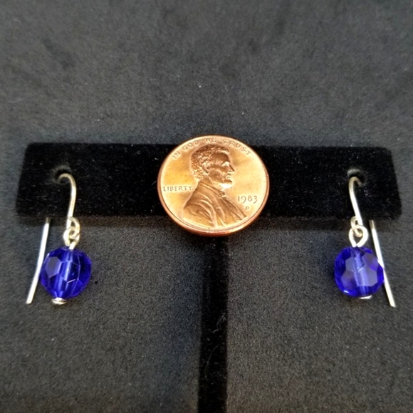 Deep blue crystal earrings 💙 - Picture 5 of 6